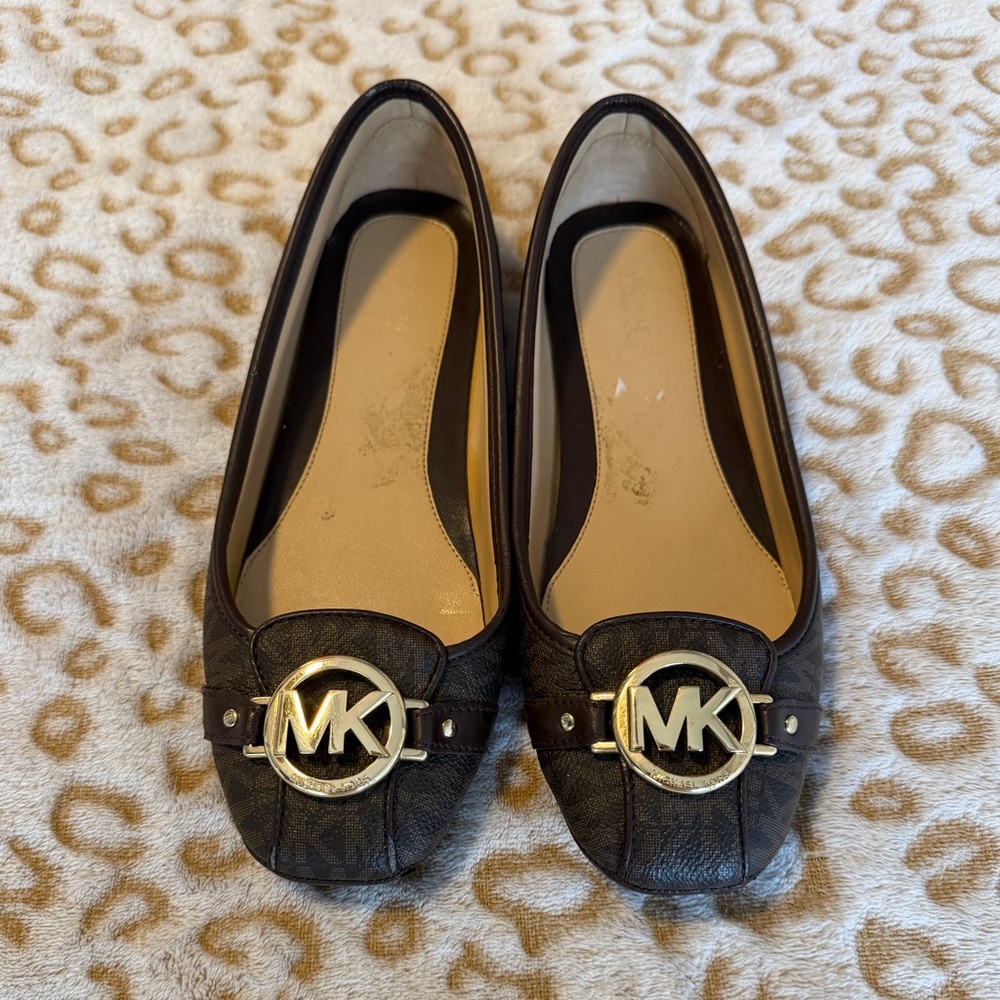 Michael Kors Dark Brown Loafers With Gold Accent
Fulton Moccasin Flats Size: 8 - Picture 2 of 10